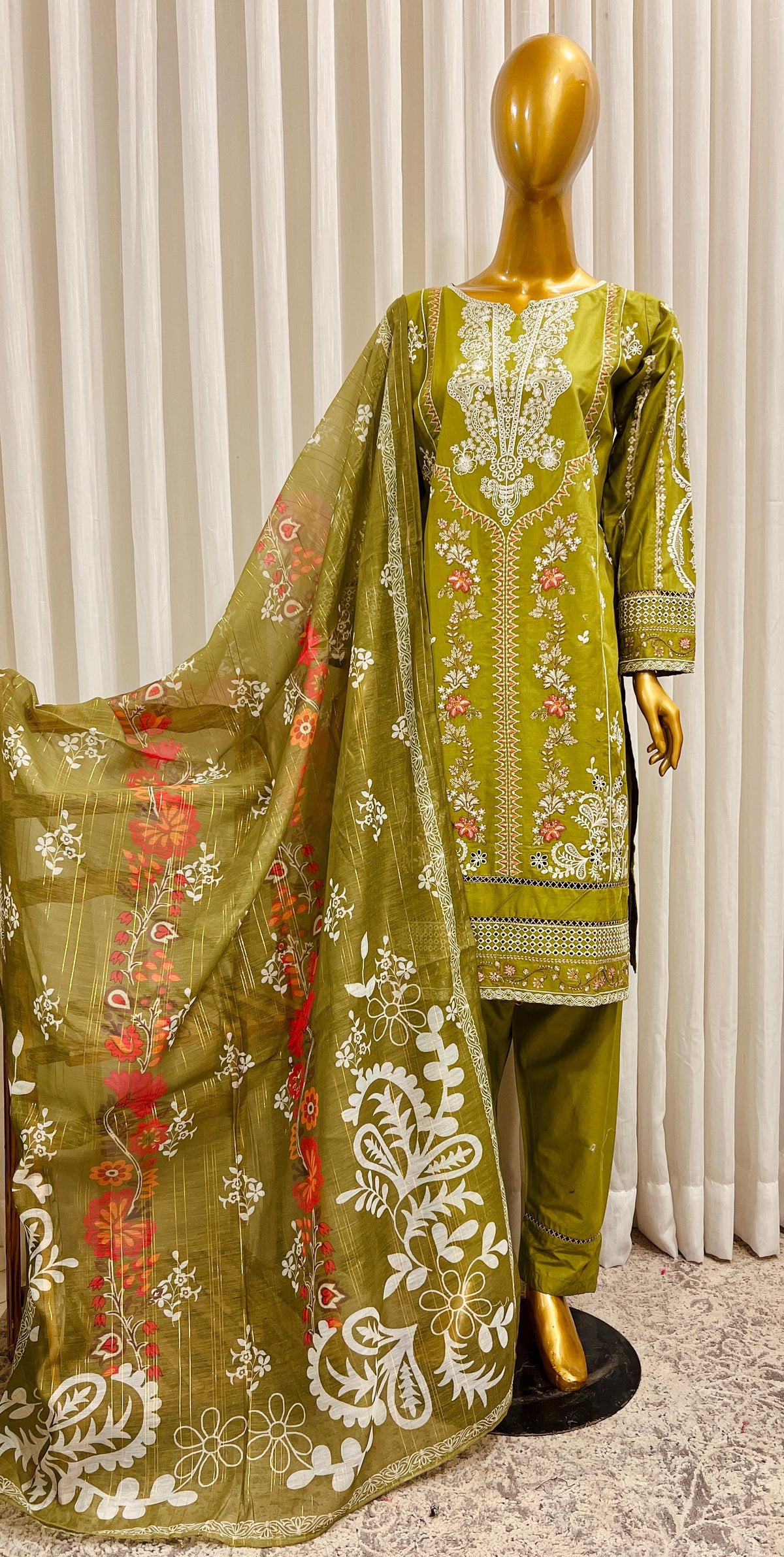 Pakistani Traditional 3 Pcs Suit